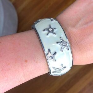 Starfish enamel bracelet with hinge closure
